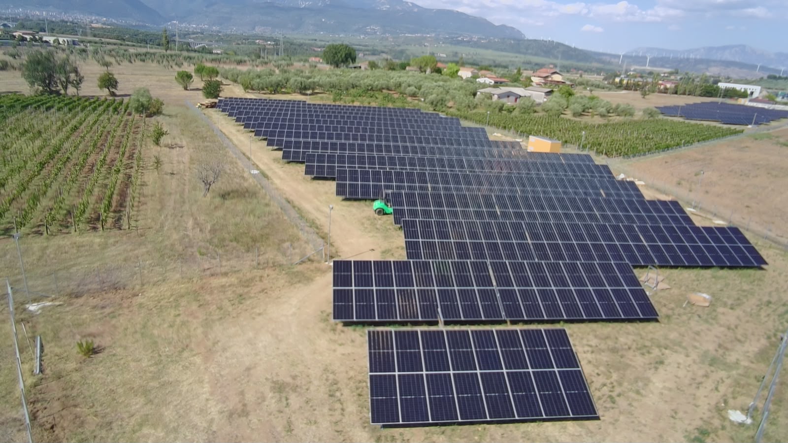 Impianto fotovoltaico a terra da 549 kW di Monna Lisa S.r.l.